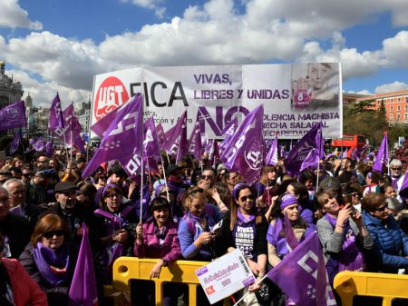 8 de Março no mundo: Mulheres exigem direitos e salários iguais e fim da violência