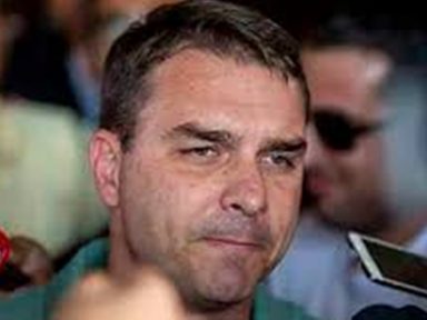 Os negócios suspeitos de Flávio Bolsonaro