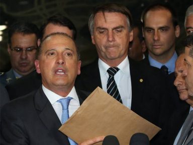 Deputados recusam assinar termo de vassalagem em troca de cargos no governo