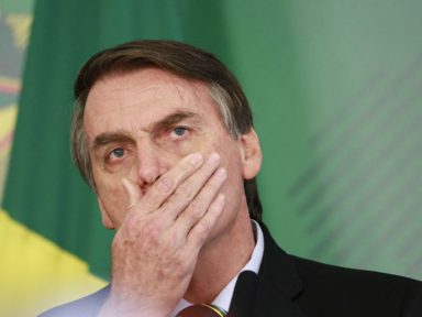 Bolsonaro se complica ao falar do aumento nos gastos com cartões corporativos