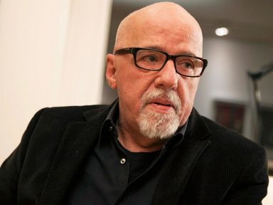 Paulo Coelho a Bolsonaro: “As mulheres brasileiras NÃO SÃO uma commodity”