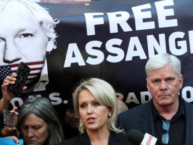 Prisão política de Assange a mando dos EUA causa repúdio em todo o mundo