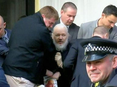 Assange é preso por denunciar crimes de guerra dos EUA