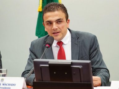 Deputado diz que reforma da Previdência é outra maldade com o pretexto de gerar emprego