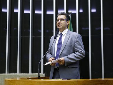 Vice-líder considera que situação do governo “vai de mal a pior” e deixa o cargo