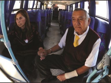 Chile: aposentadoria magra obrigava chofer de 71 anos a levar esposa com Alzheimer a trabalho