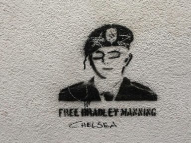 Chelsea Manning sai da solitária depois de 28 dias