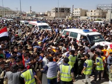 Iêmen: multidão se despede de crianças mortas em ataque saudita a escola