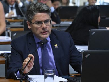 Senador requer Weintraub no Senado: “preocupação é ter um novo Vélez”