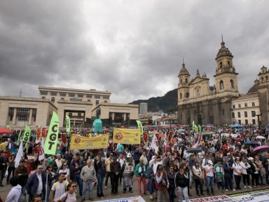 Colombianos fazem greve geral em defesa dos direitos trabalhistas e da Previdência