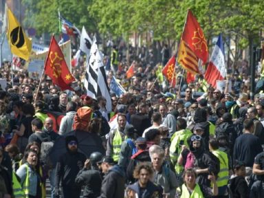 Coletes Amarelos denunciam “diálogo fake” de Macron e exigem sua renúncia