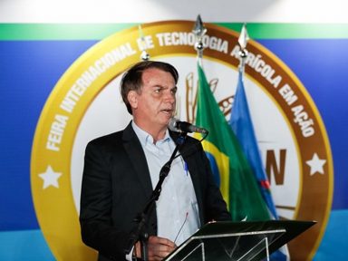 Bolsonaro quer mais armas na mão de fazendeiros e promete “licença para matar”