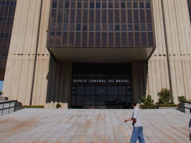 Bolsonaro quer entregar de vez BC a bancos