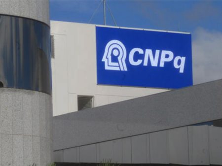 Corte de bolsas do CNPq agrava situação da ciência brasileira