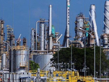 Bolsonaro vai privatizar 8 refinarias da Petrobrás