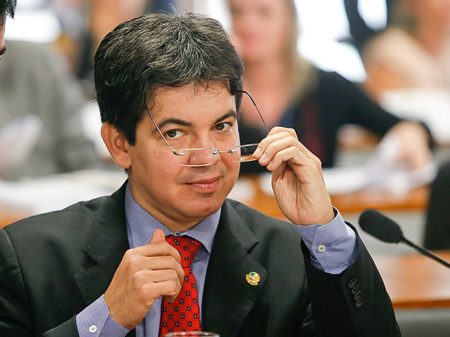 Para Randolfe, Bolsonaro passar o Coaf para Paulo Guedes “é legislar em causa própria”