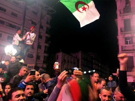 Argélia: presidente Bouteflika renuncia após seis semanas de protestos