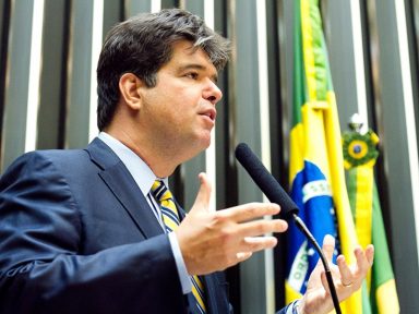 Ruy Carneiro (PSDB-PB) cobra transparência do governo sobre suposta crise na Previdência