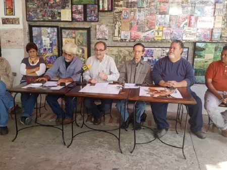 Ex-ministros de Chávez rechaçam golpismo de Guaidó e exigem de Maduro “referendo já”