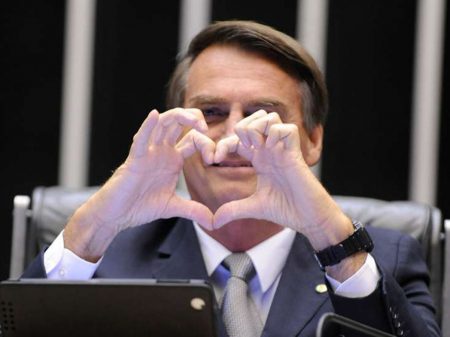 Bolsonaro para Olavo de Carvalho: “um ícone, continuo admirando”