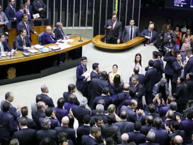 Bolsonaro consegue aprovar, na Câmara, entrega do Coaf a Guedes