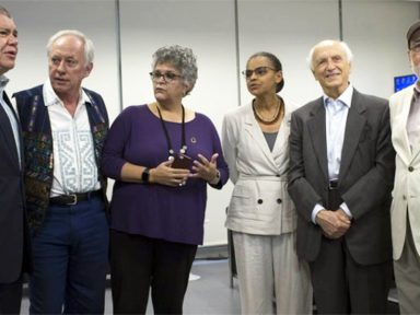 Ex-ministros condenam ações de Bolsonaro contra o Meio Ambiente