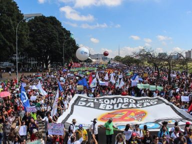 Justiça manda suspender cortes na verba das universidades federais