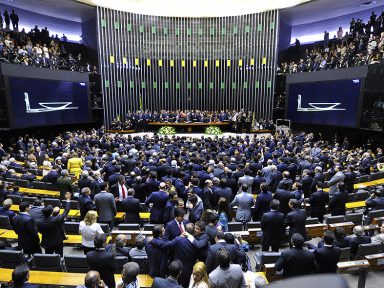 Deputados repudiam cortes de Bolsonaro na Educação