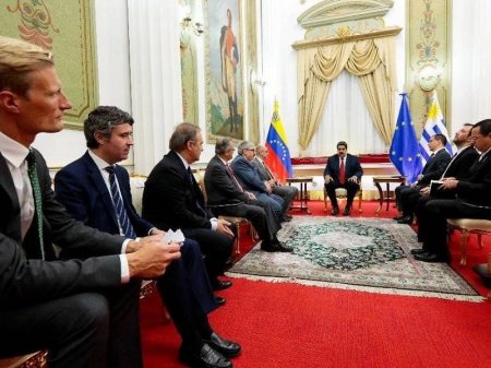 Grupo de mediadores europeus é recebido pelo governo venezuelano
