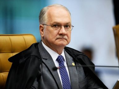 Fachin barra processo de venda de refinarias