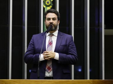 “Cortes na educação comprometem  a soberania do país”, afirma deputado