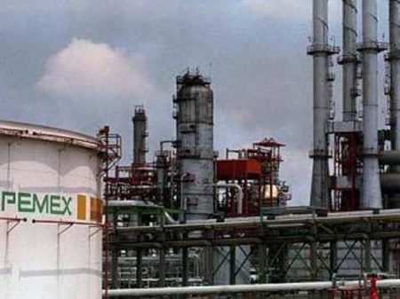 Obrador afasta múltis e determina  que Pemex construa nova refinaria