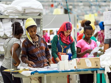 Múltis Calvin Klein e H&M submetem trabalhadores etíopes a salários de fome