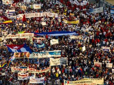 Cubanos marcham no 1º de Maio contra bloqueio e ingerência dos EUA na América Latina