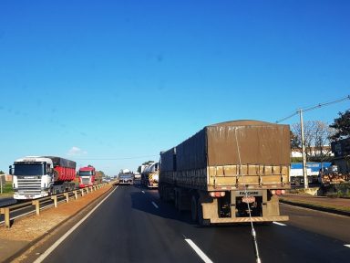 Setor de serviços cai e indica PIB negativo