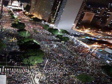 Avalanche humana do dia 15 obriga governo a devolver parte da verba roubada