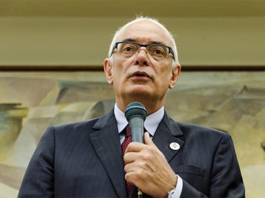 Reitor da UFRGS repudia obscurantismo do governo contra as Ciências Humanas