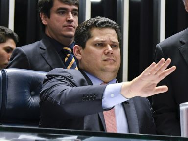 Ameaças aos senadores: Alcolumbre repudia “meios covardes” pelo decreto das armas