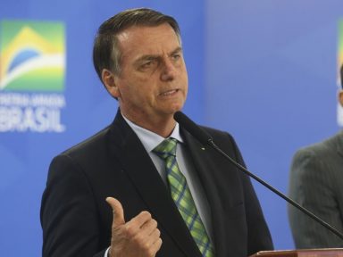 “Dificilmente teremos concurso no Brasil nos próximos poucos anos”, diz Bolsonaro