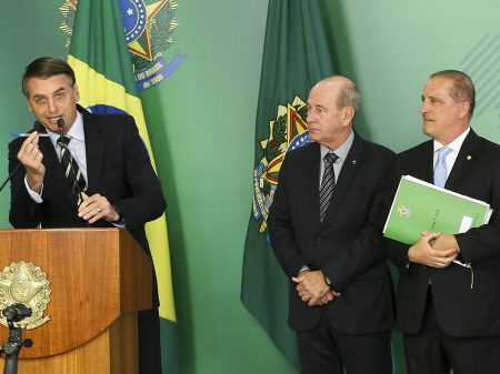 Derrotado no Senado e perto de perder na Câmara, Bolsonaro revoga decretos das armas