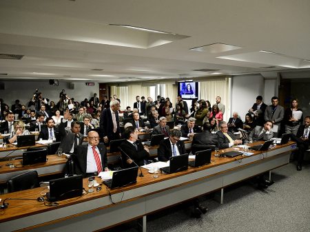 CCJ do Senado rejeita decreto das armas de Bolsonaro