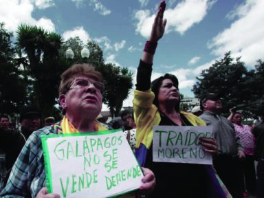 Equatorianos repudiam Moreno por ceder Galápagos aos EUA para uso militar