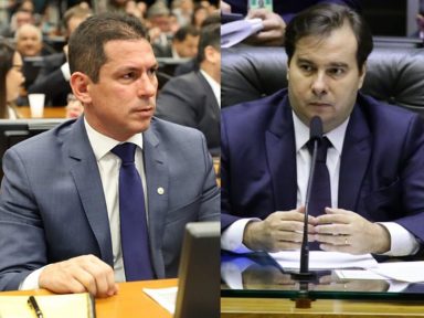 Filho de Bolsonaro desacata os deputados Rodrigo Maia e Marcelo Ramos