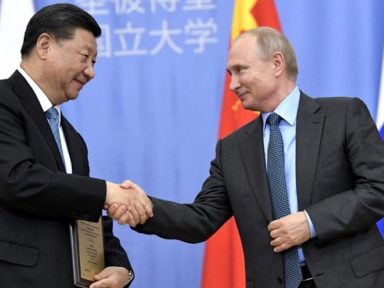 Dólar fora: Rússia e China concordam em comercializar em rublos e yuans