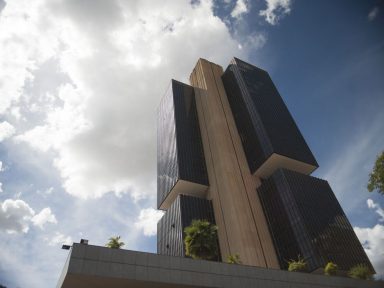 Focus: previsão de alta do PIB cai abaixo de 1%