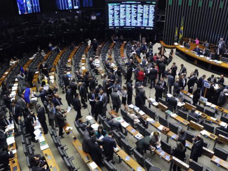 Câmara aprova orçamento impositivo de emendas parlamentares