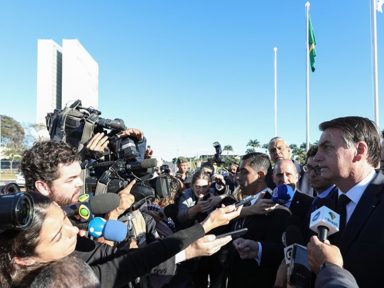 Bolsonaro: “se quer levar mais de 10 quilos, pague, pô”