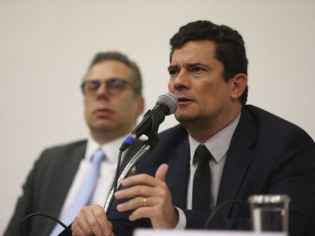 Bolsonaro dá uma fritada em Moro: ‘confiar 100% só no meu pai e minha mãe’