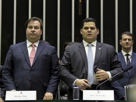 Bolsonaro não tem proposta para tirar o país da crise, afirmam Maia e Alcolumbre