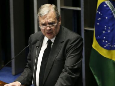 Tasso: “o próprio governo cria crises e desestabiliza o país”